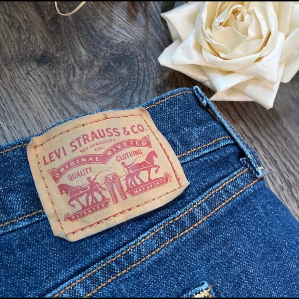 Levi’s High Rise Button Fly Wedgie Skinny Jeans